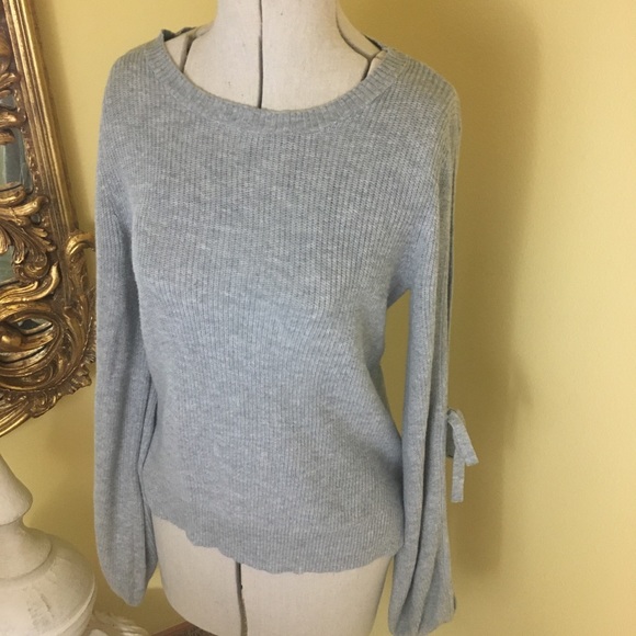 Gray sweater bundle - Picture 2 of 7